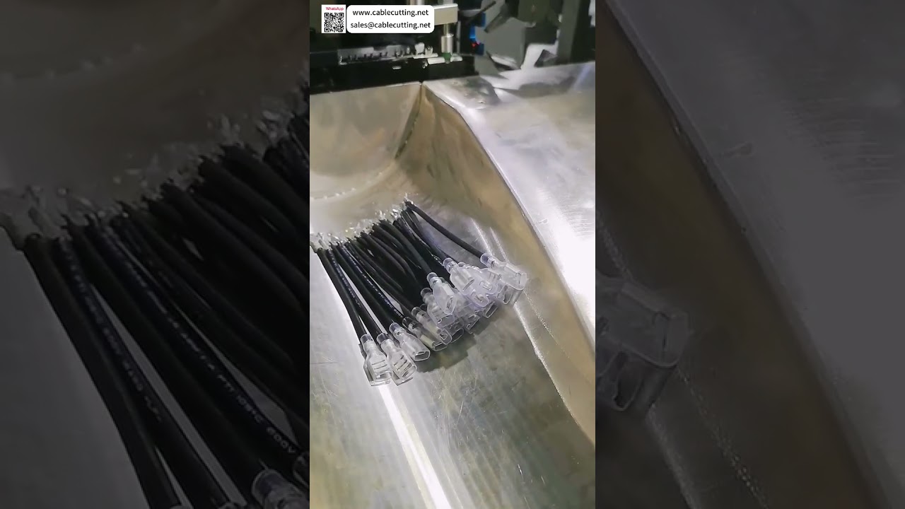 Máquina Universal de Crimpagem e Inserção de Terminais para Chicotes Não Padronizados
