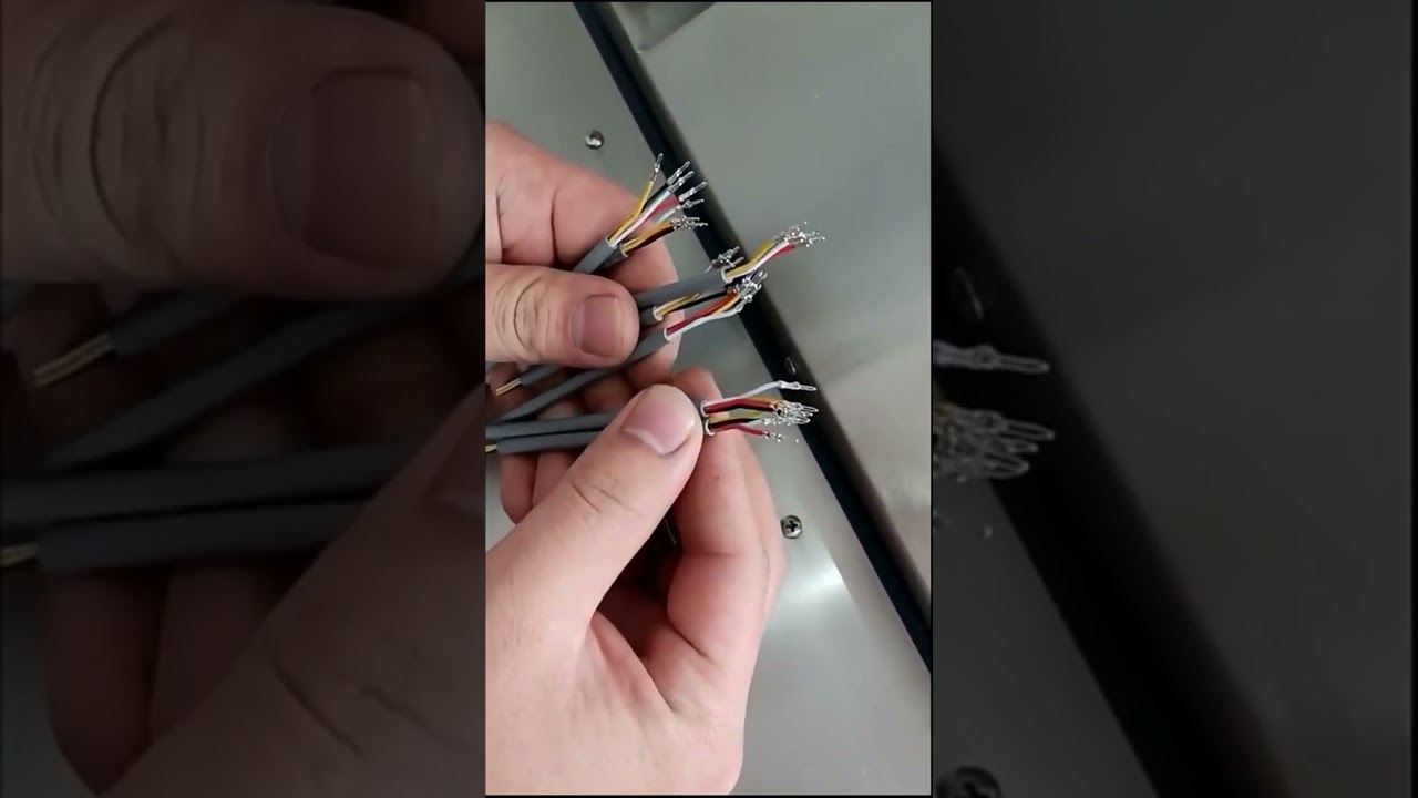 Máquina Semiautomática de Alta Velocidade para Decapagem e Crimpagem de Terminais em Cabos Multipolares Revestidos