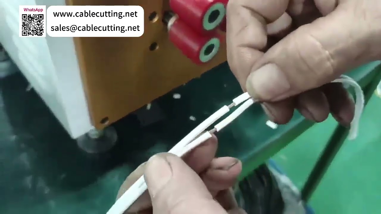 Máquina Automática Computadorizada de Decapagem de Fios Intermediários para Chicotes Elétricos
