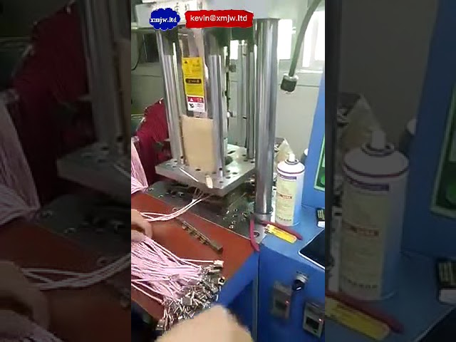 Máquina de Fabricação de Cabos CA com Pequena Injeção Plástica - Automação Eficiente