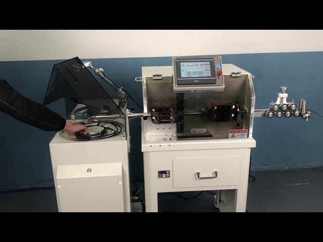 Máquina Automática de Corte e Decapagem de Fios Multicore com Enroladeira WPM 680-1