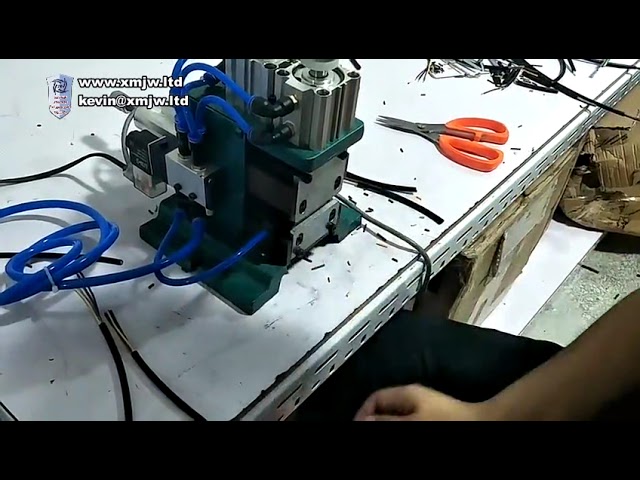 Máquina de Torcer Fios com Descascamento Pneumático Manual para Cabo 3f - Equipamento de Fabricação