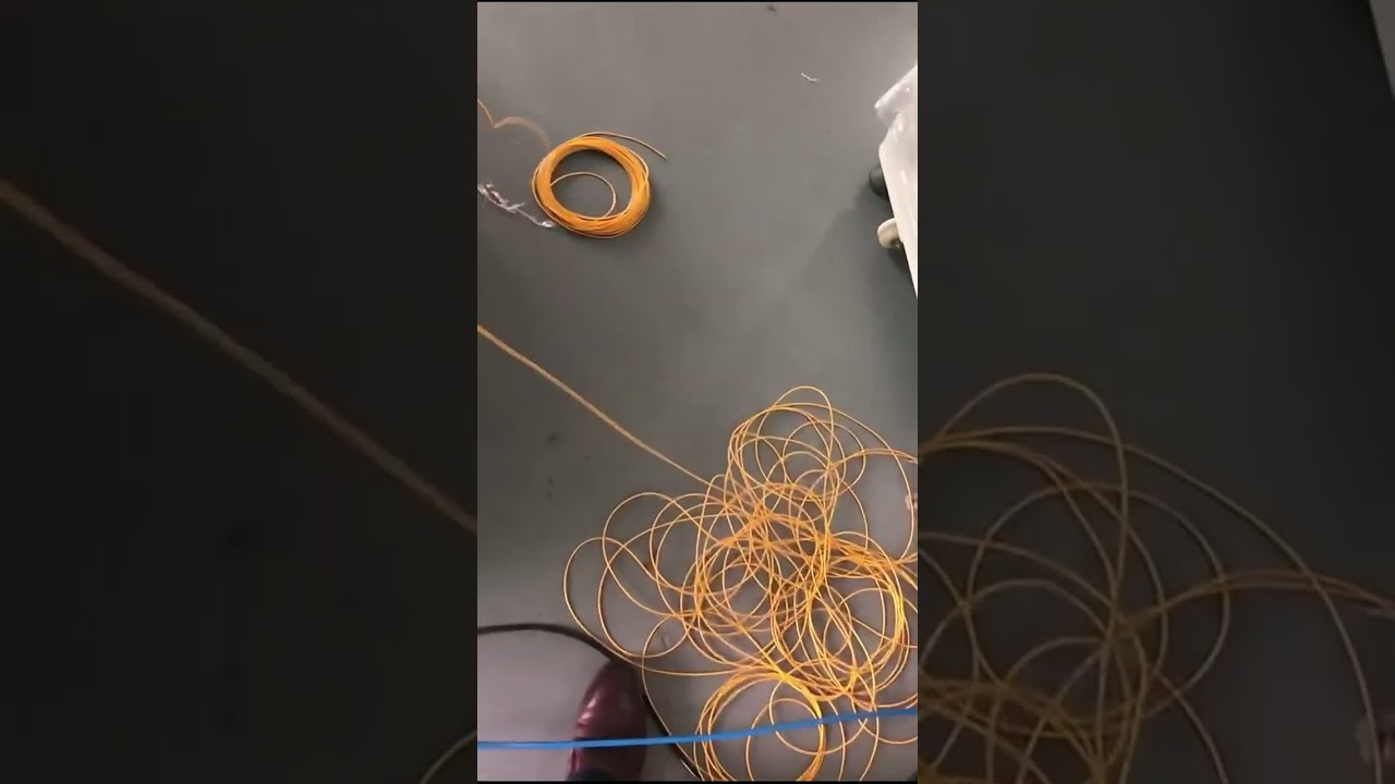 Máquina de Crimpagem Automática de Terminais com Três Cabeças - Alta Velocidade e Precisão