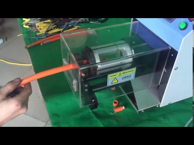 Equipamento Semiautomático de Decapagem de Cabos Coaxiais